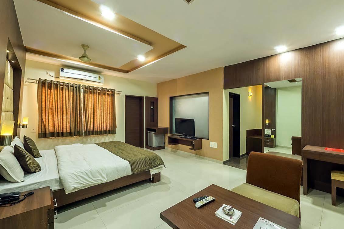Leo Resorts Junagadh Exterior photo