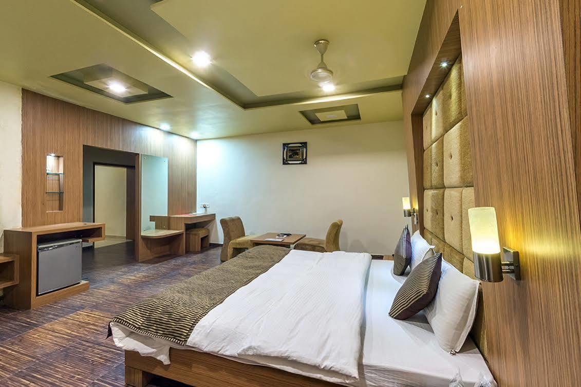 Leo Resorts Junagadh Exterior photo